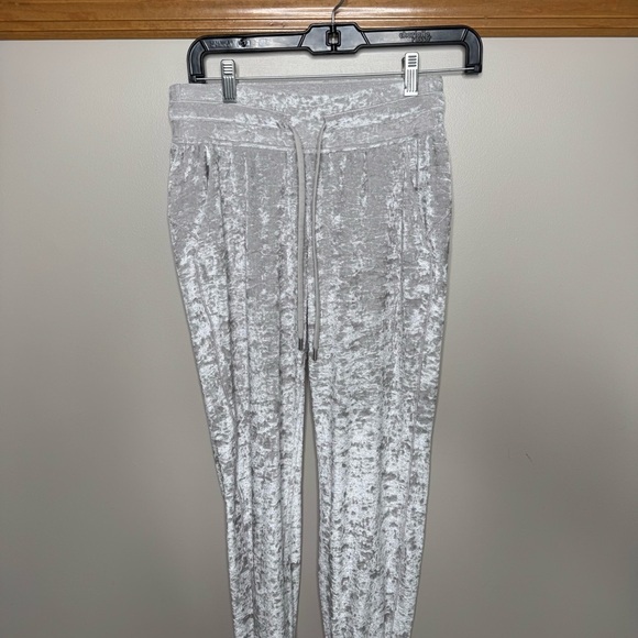 Lululemon ready to crush velour silver jogger Pants 4 - Picture 2 of 8